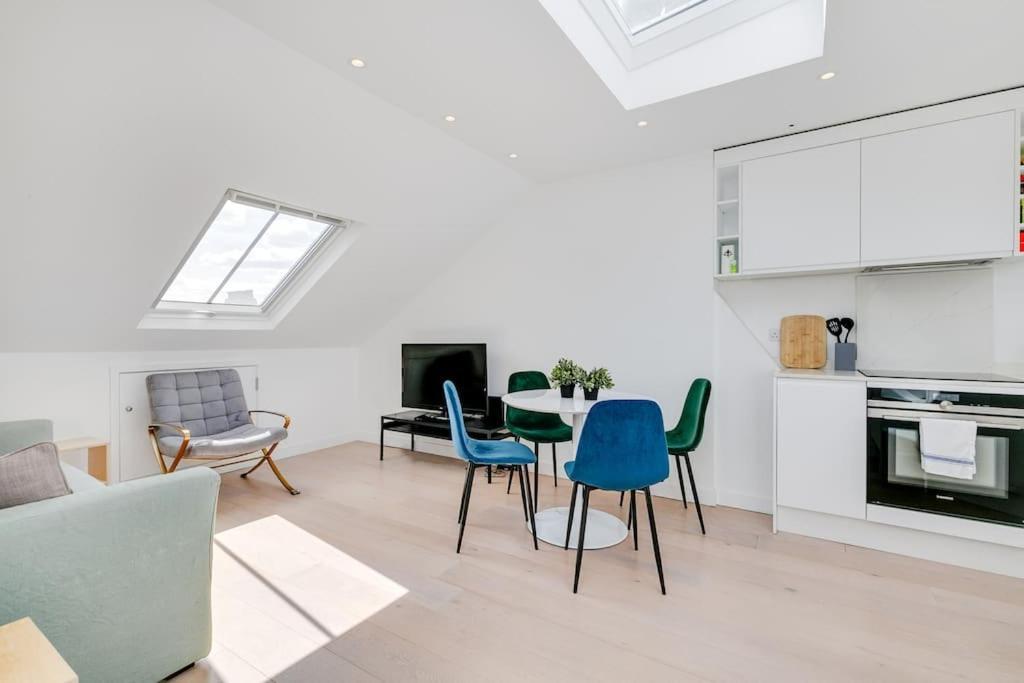 Modern 1 Bedroom Flat In Battersea Londres Extérieur photo